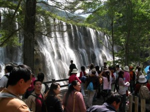 Mass tourism in Jiuzhaigou E-tourisme
